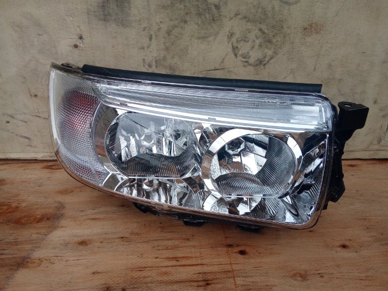 Фара Subaru Forester SG5 правая
