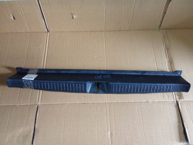 Накладка замка багажника Toyota Caldina ST215 3S-FE 2002 (б/у)