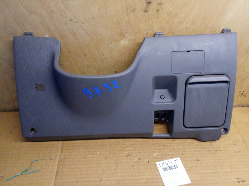 Консоль под рулевой колонкой Toyota Caldina AT211 7A-FE 2000 (б/у)