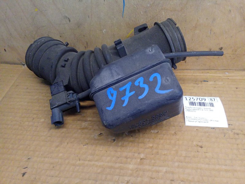 Патрубок воздушного фильтра Toyota Caldina AT211 7A-FE 2000 (б/у)
