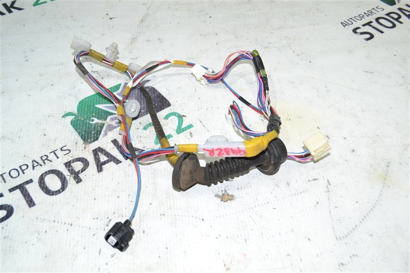 Проводка двери Toyota Fielder NZE121 1NZ-FE 2003 задняя (б/у)