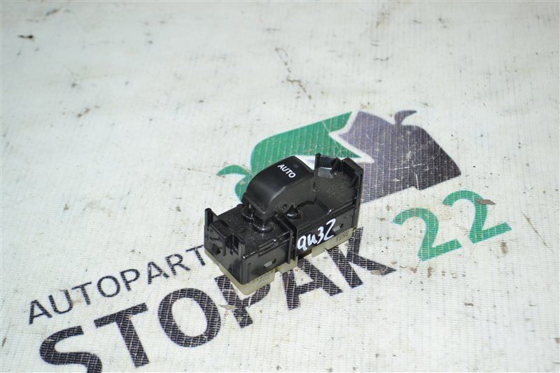 Кнопка стеклоподъемника Toyota Fielder NZE121 1NZ-FE 2003 (б/у)