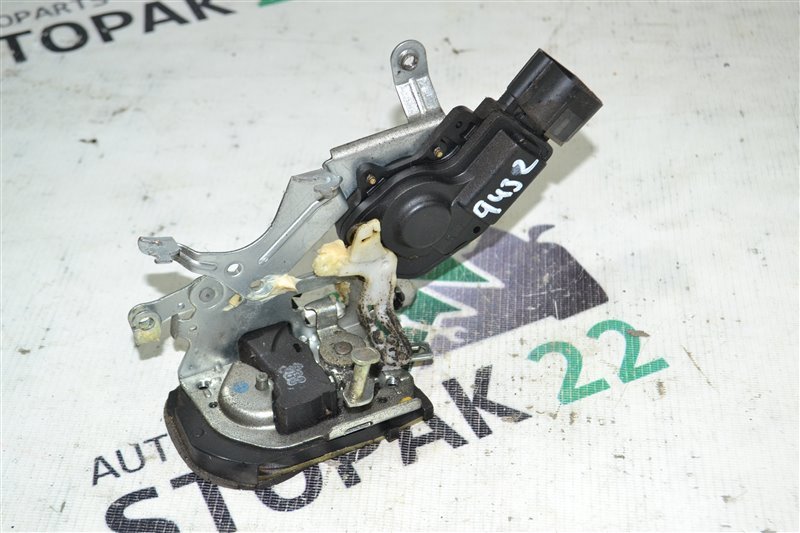 Замок двери Toyota Fielder NZE121 1NZ-FE 2003 задний правый (б/у)