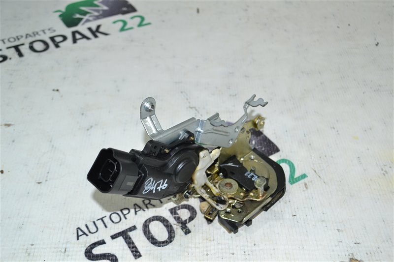 Замок двери Toyota Runx NZE121 1NZ-FE 2002 задний левый (б/у)