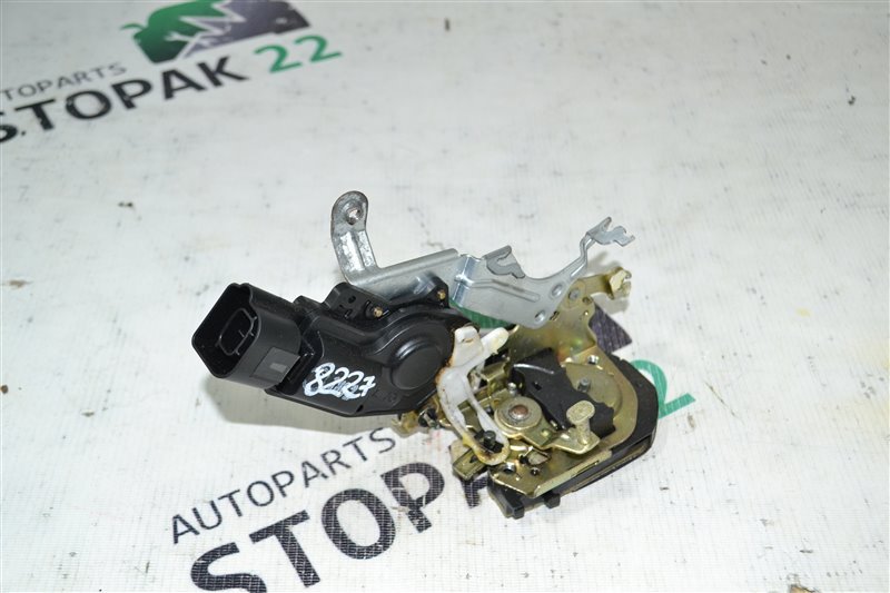 Замок двери Toyota Corolla NZE121 1NZ-FE 2005 задний левый (б/у)