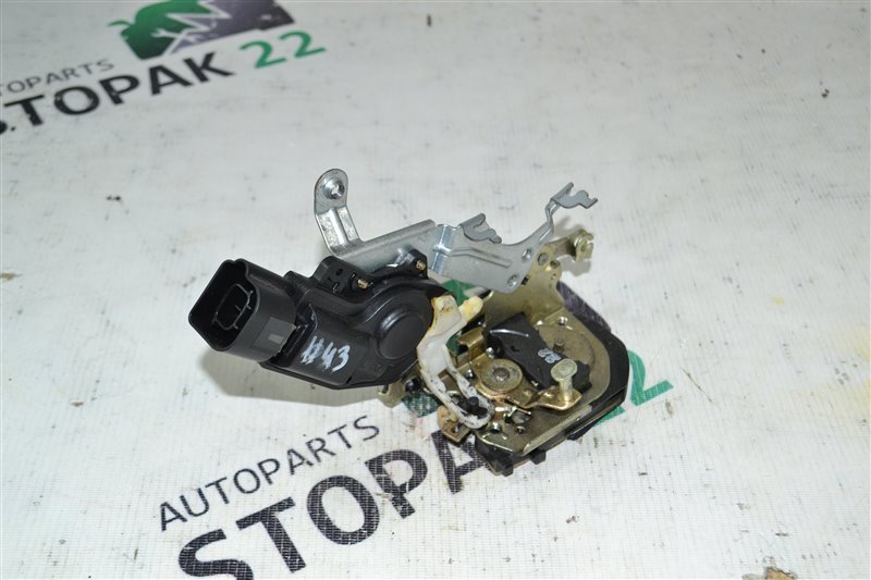 Замок двери Toyota Corolla NZE121 1NZ 2001 задний левый (б/у)