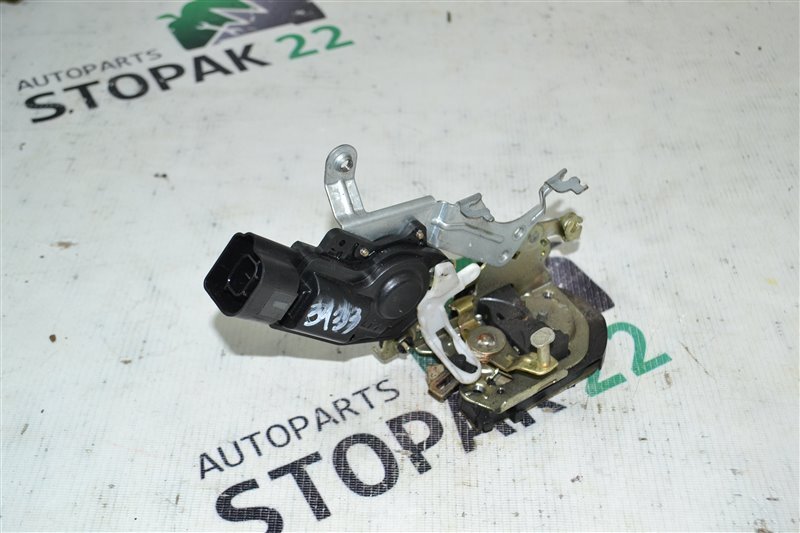 Замок двери Toyota Corolla NZE121 1NZ-FE 2001 задний левый (б/у)