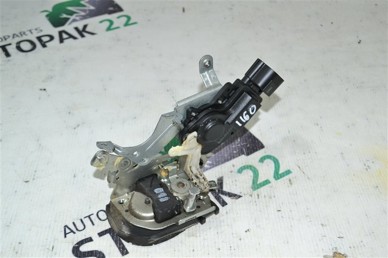 Замок двери Toyota Corolla NZE121 1NZ-FE 2006 задний правый (б/у)