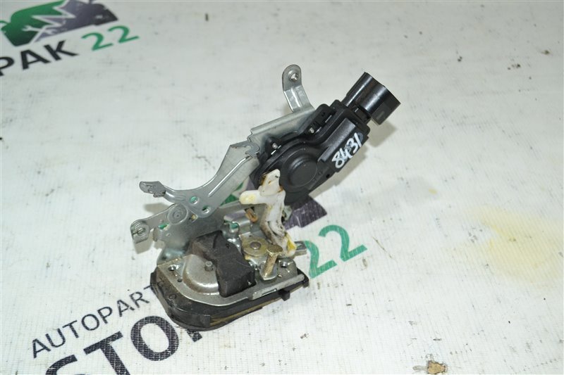 Замок двери Toyota Corolla NZE121 1NZ-FE 2005 задний правый (б/у)