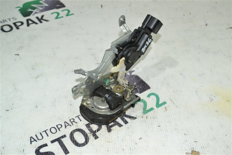 Замок двери Toyota Runx NZE121 1NZ-FE 2002 задний правый (б/у)