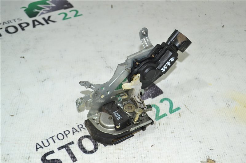 Замок двери Toyota Allex NZE121 1NZ-FE 2001 задний правый (б/у)
