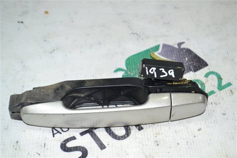 Ручка двери Toyota Corolla NZE124 1NZ-FE 2000 задняя правая (б/у)