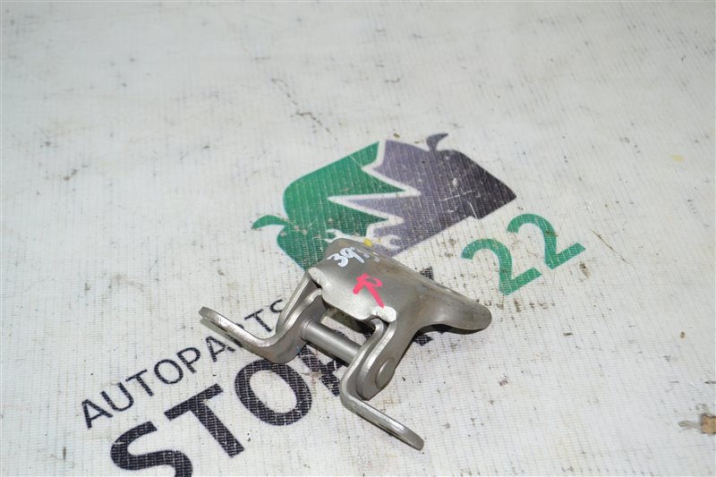 Петля двери нижняя Toyota Corolla NZE121 1NZ-FE 2001 передняя правая (б/у)