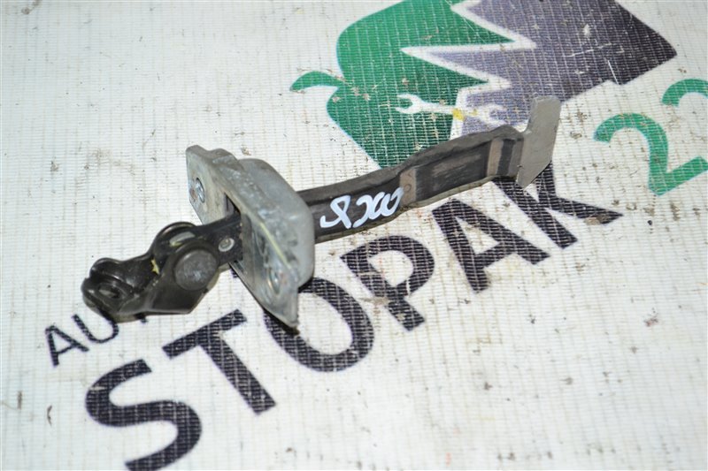 Ограничитель двери Toyota Corolla/Fielder/Allex/Runx NZE/ZZE/120/121/122/123 1NZ/1ZZ 2000 передний (б/у)