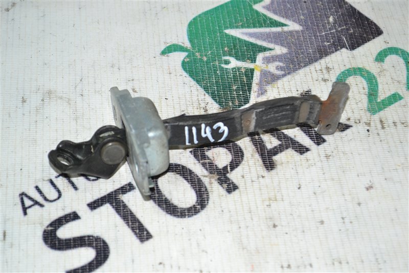 Ограничитель двери Toyota Corolla NZE121 1NZ 2001 передний (б/у)