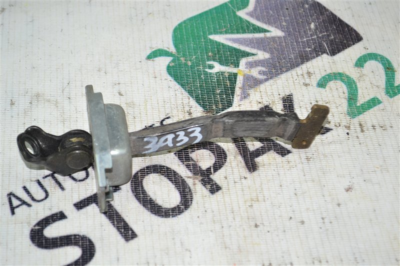 Ограничитель двери Toyota Corolla NZE121 1NZ-FE 2001 задний (б/у)