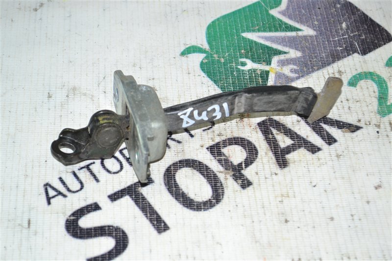Ограничитель двери Toyota Corolla NZE121 1NZ-FE 2005 задний (б/у)