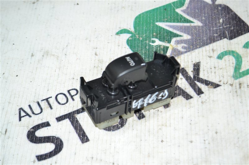 Кнопка стеклоподъемника Toyota Corolla NZE121 1NZ-FE 2006 (б/у)