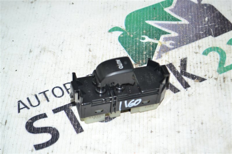 Кнопка стеклоподъемника Toyota Corolla NZE121 1NZ-FE 2006 (б/у)