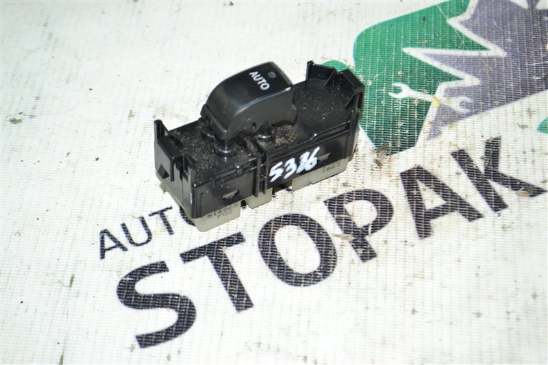 Кнопка стеклоподъемника Toyota Corolla Runx NZE121 1NZ-FE 2006 (б/у)