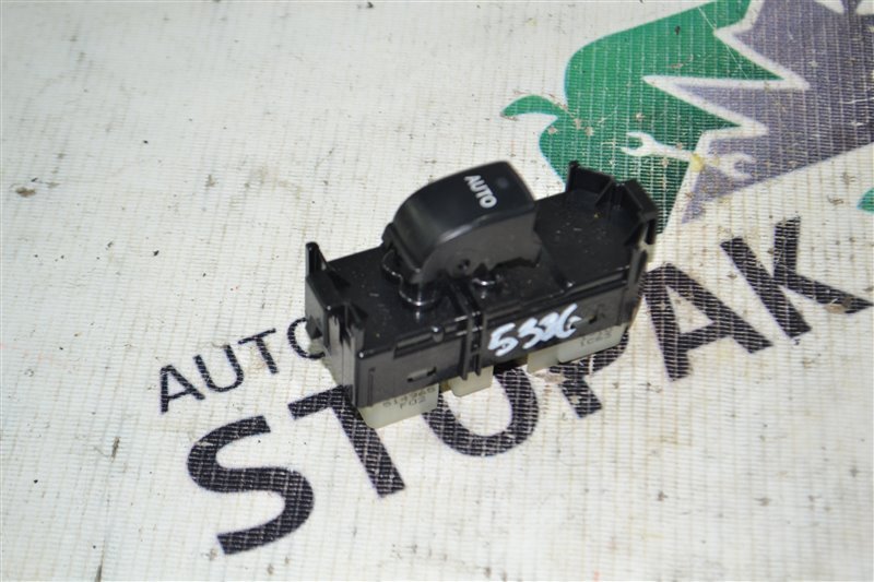 Кнопка стеклоподъемника Toyota Corolla Runx NZE121 1NZ-FE 2006 (б/у)
