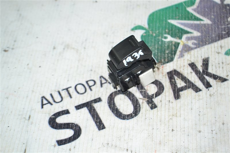 Кнопка стеклоподъемника Toyota Corolla NZE124 1NZ-FE 2000 (б/у)