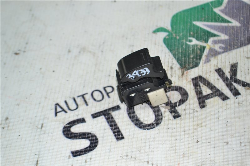 Кнопка стеклоподъемника Toyota Corolla NZE121 1NZ-FE 2001 (б/у)