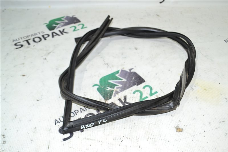 Уплотнитель стекла бокового Toyota Corolla/Fielder/Allex/Runx NZE/120/121/123/124 1NZ 2000 передний левый (б/у)