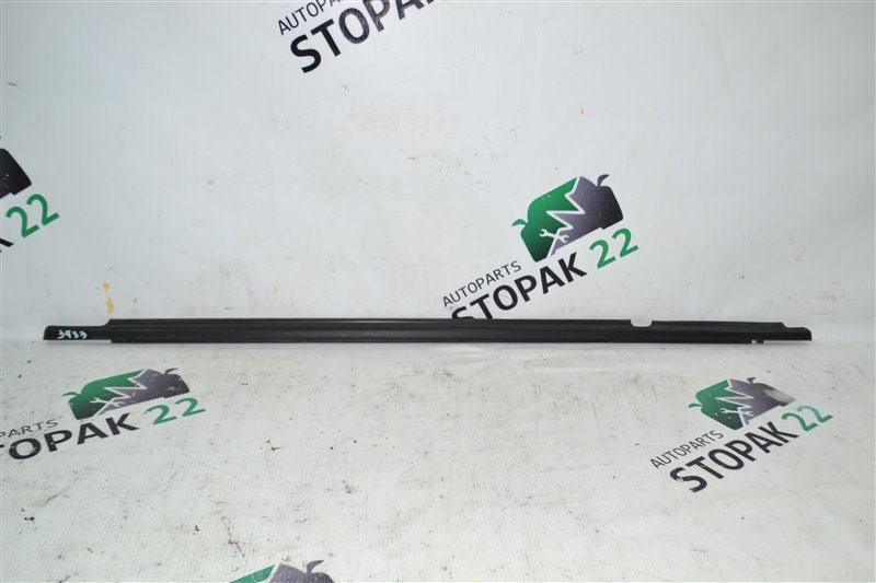 Молдинг стекла Toyota Corolla NZE121 1NZ-FE 2001 задний правый (б/у)