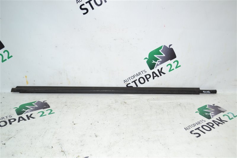 Молдинг стекла Toyota Fielder NZE121 1NZ-FE 2003 передний левый (б/у)