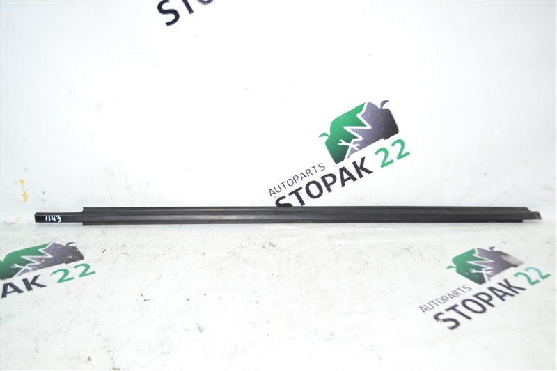 Молдинг стекла Toyota Corolla NZE121 1NZ 2001 передний правый (б/у)