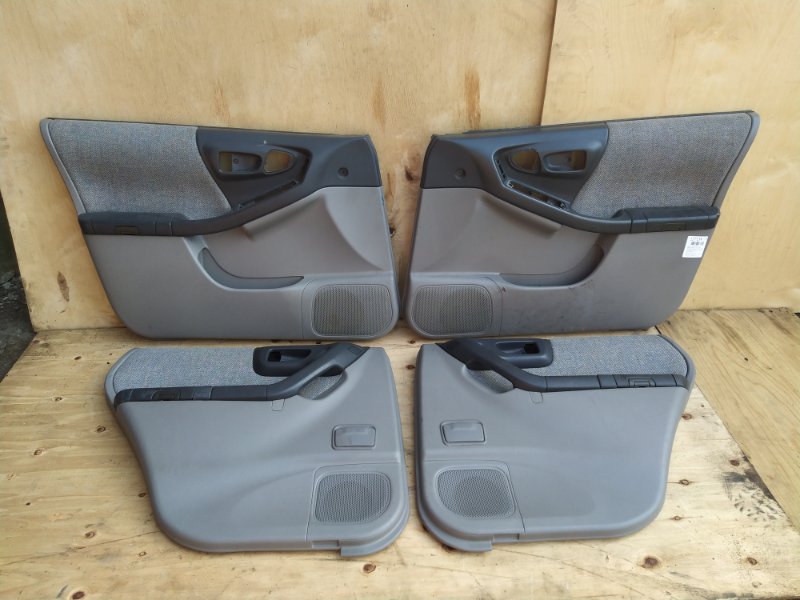Обшивка дверей (комплект) Subaru Forester SF5 EJ201 2001 (б/у)