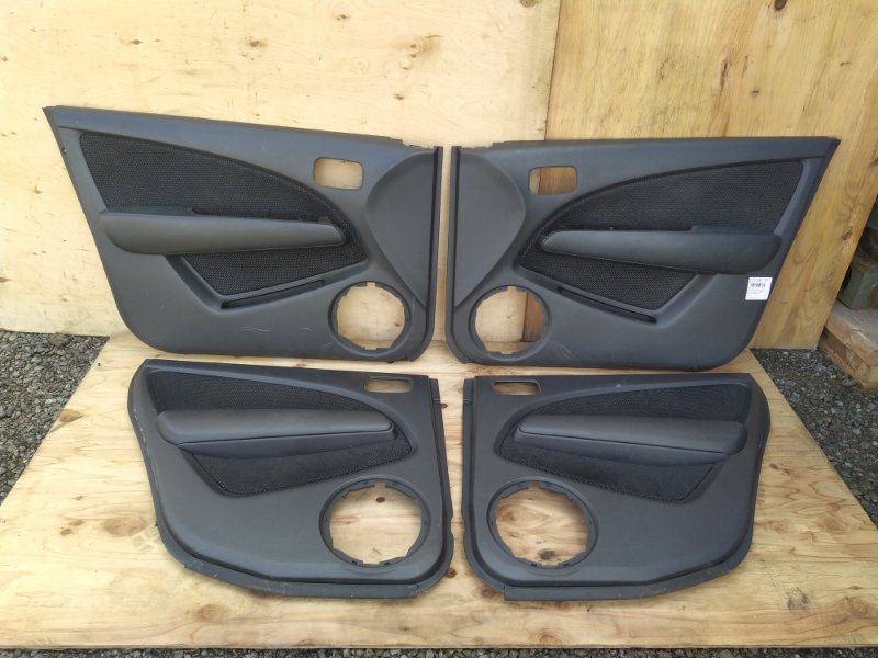 Обшивка дверей (Комплект) Mitsubishi Airtrek CU5W 4G69 2005 (б/у)