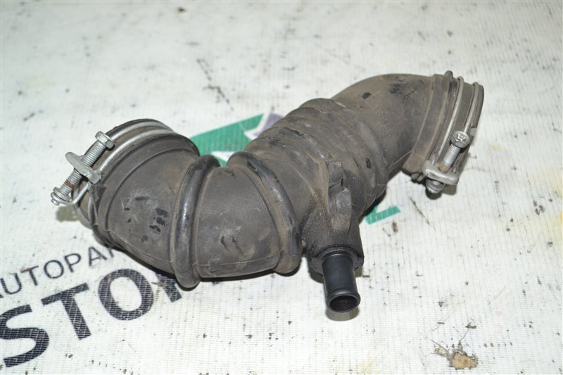 Патрубок воздушного фильтра Toyota Corolla NZE121 1NZ 2002 (б/у)