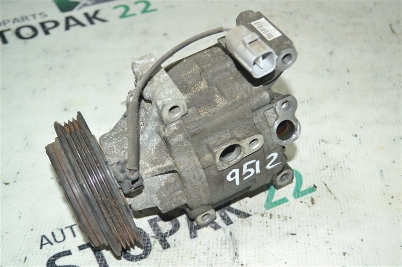 Компрессор кондиционера Toyota Corolla NZE121 1NZ 2002 (б/у)