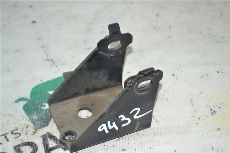 Кронштейн опоры двигателя Toyota Fielder NZE121 1NZ-FE 2003 левый (б/у)