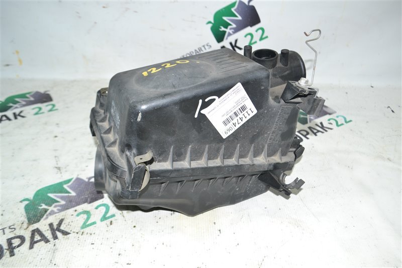 Корпус воздушного фильтра Toyota Fielder NZE124 1NZ 2000 (б/у)