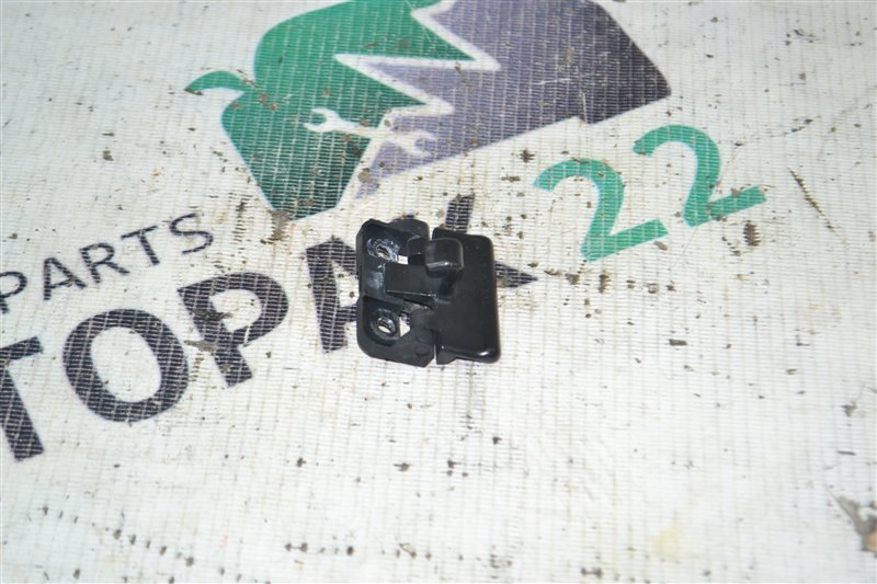 Замок подлокотника Toyota Corolla NZE121 1NZ 2001 (б/у)