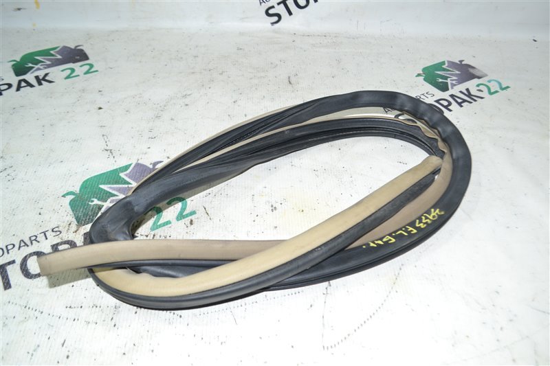 Уплотнитель проёма двери Toyota Corolla NZE121 1NZ-FE 2001 (б/у)