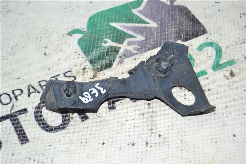 Крепление бампера Toyota Corolla NZE124 2002 переднее левое (б/у)