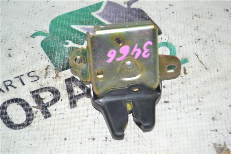 Замок крышки багажника Toyota Corolla NZE121 1NZ 2001 (б/у)