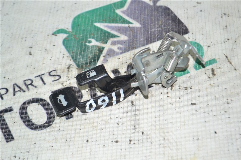 Ручка открывания лючка бензобака Toyota Corolla NZE121 1NZ-FE 2006 (б/у)