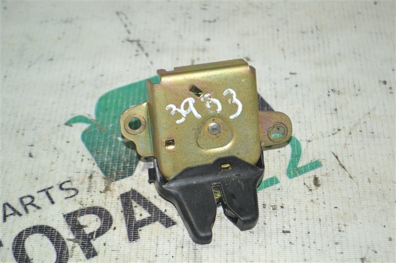 Замок крышки багажника Toyota Corolla NZE124 2002 (б/у)