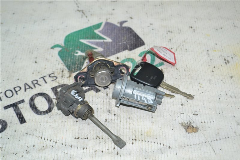 Замок зажигания Toyota Corolla NZE121 1NZ 2001 (б/у)
