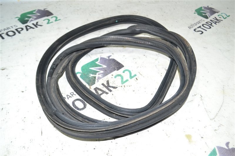 Уплотнитель багажника Toyota Corolla NZE124 2002 (б/у)