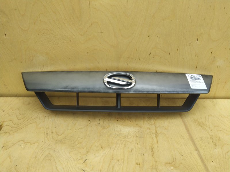 Решетка радиатора Suzuki Aerio RA21S M15A 2001 (б/у)