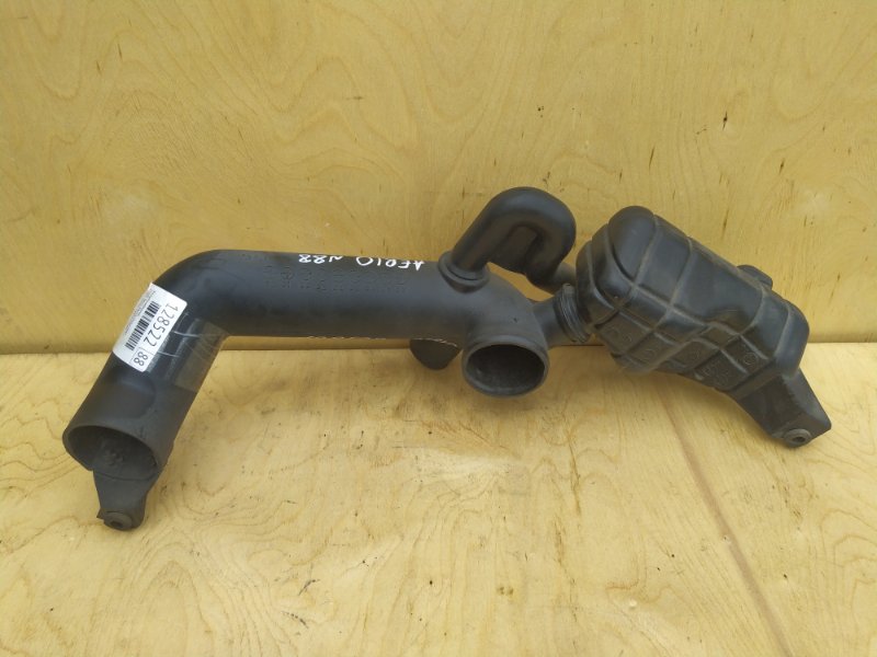 Воздухозаборник Suzuki Aerio RA21S M15A 2001 (б/у)