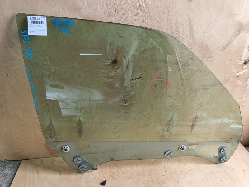 Стекло двери Subaru Forester SF5 EJ201 2001 переднее правое (б/у)
