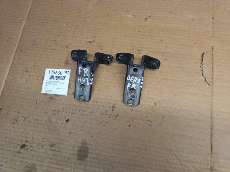 Петля двери Mitsubishi Airtrek CU5W 4G69 2005 передняя правая (б/у)