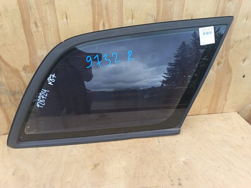 Стекло багажника Toyota Caldina AT211 7A-FE 2000 правое (б/у)
